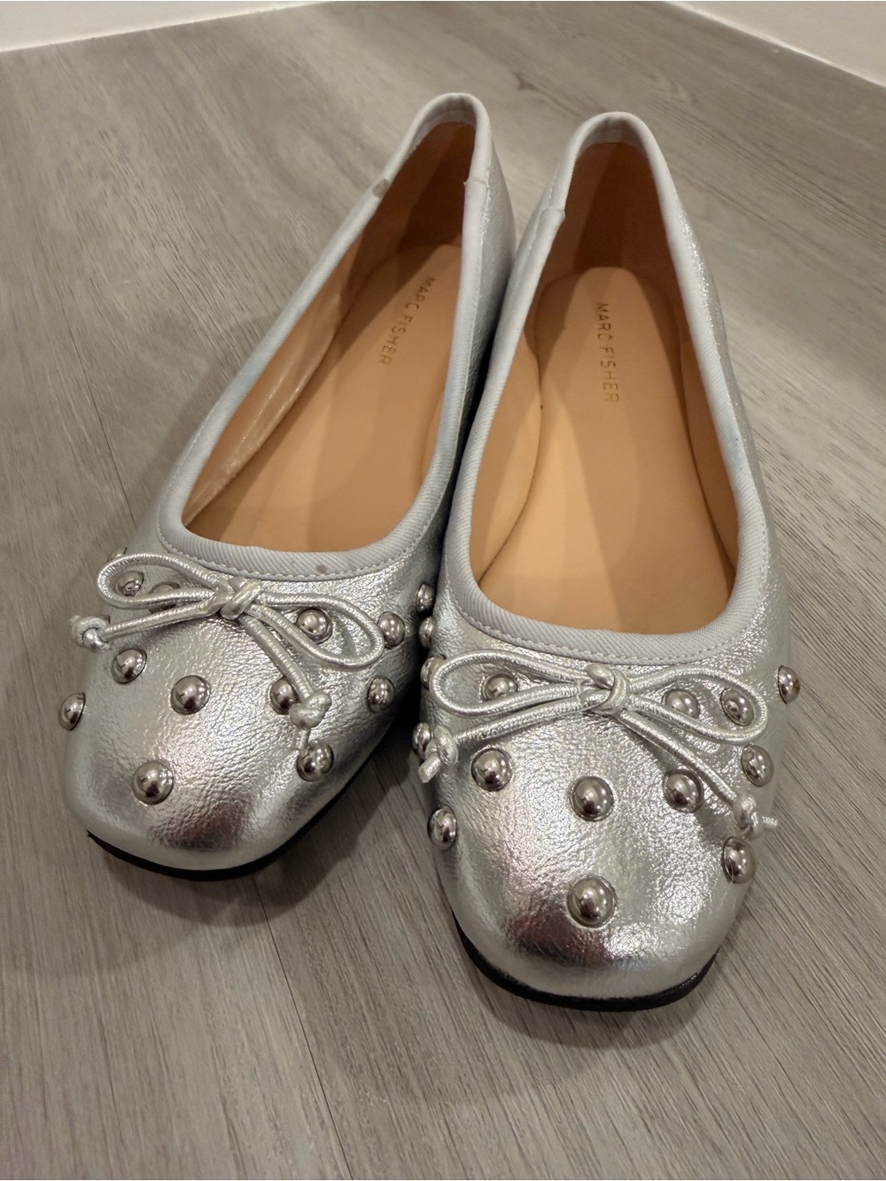 Marc Fisher Tempt Silver Metallic Studded Ballet Flats Bow Balletcore Size 8